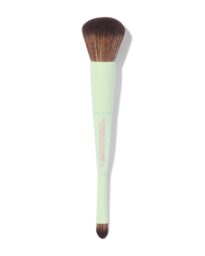 051 Foundation En Concealer Kwast 17