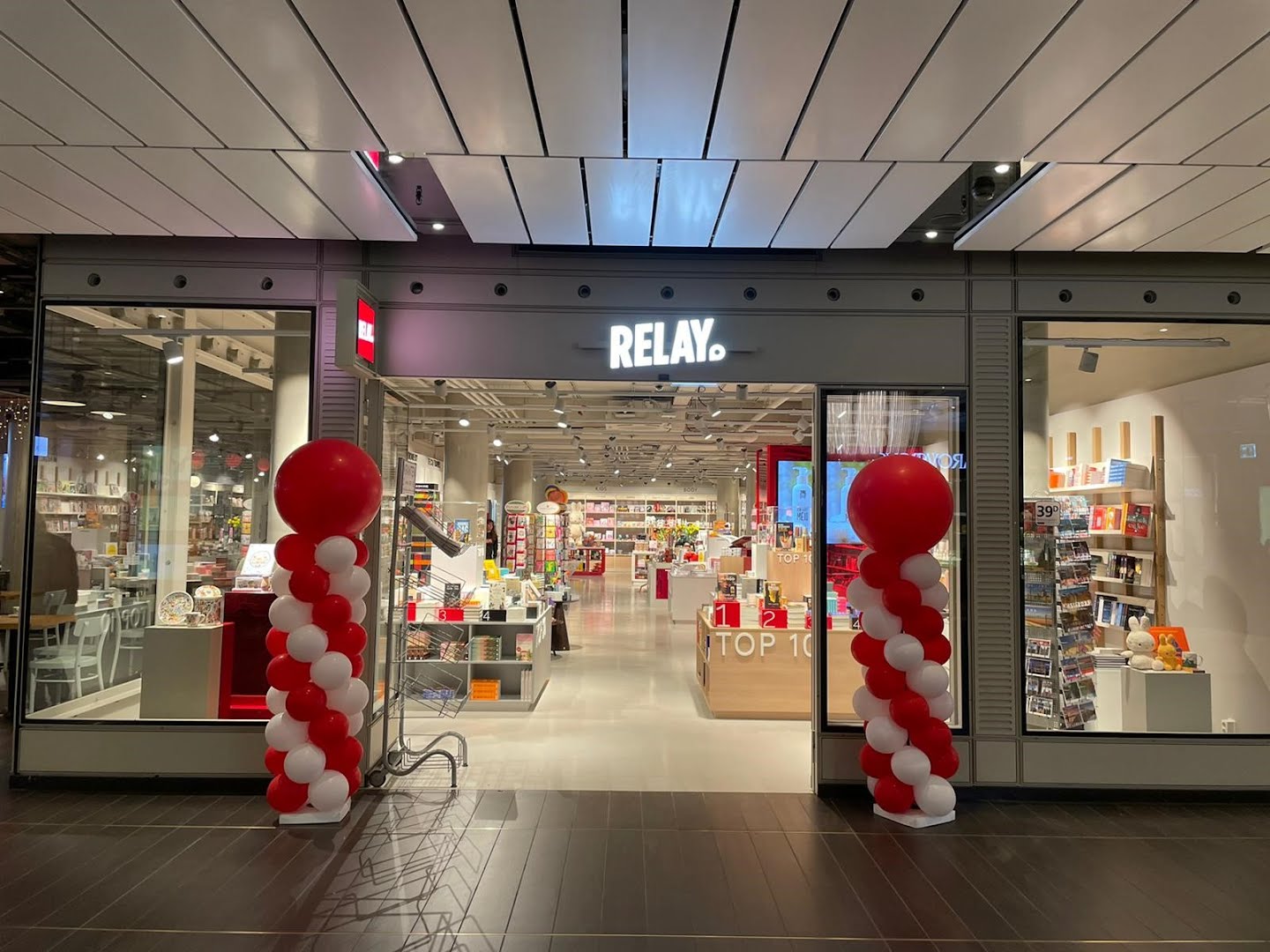 Relay Amsterdam CS IJ-passage - Amsterdam