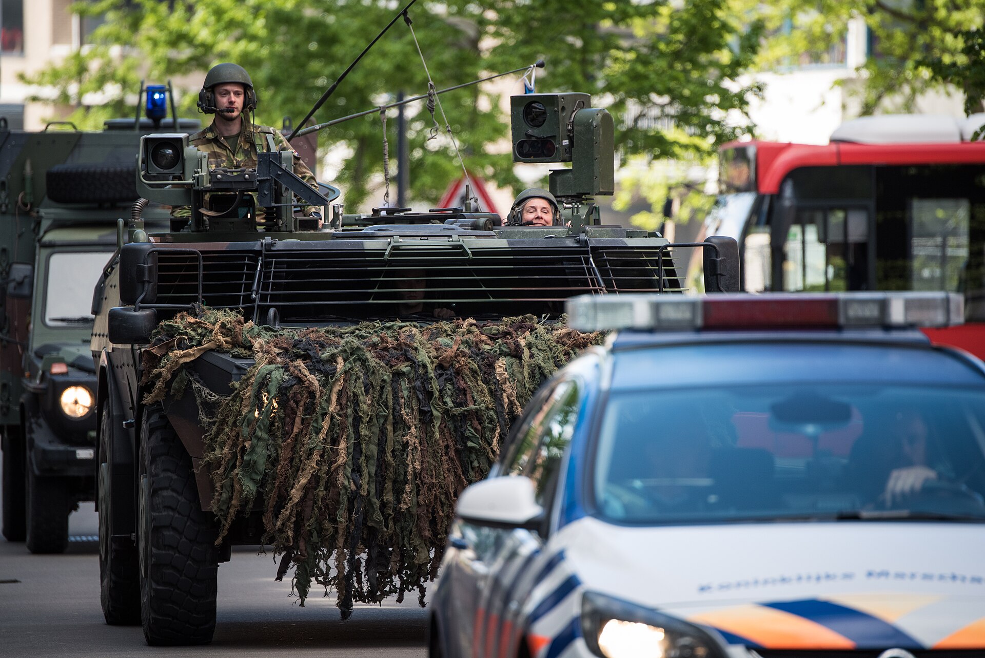 Enschede — Militair voertuig in optocht