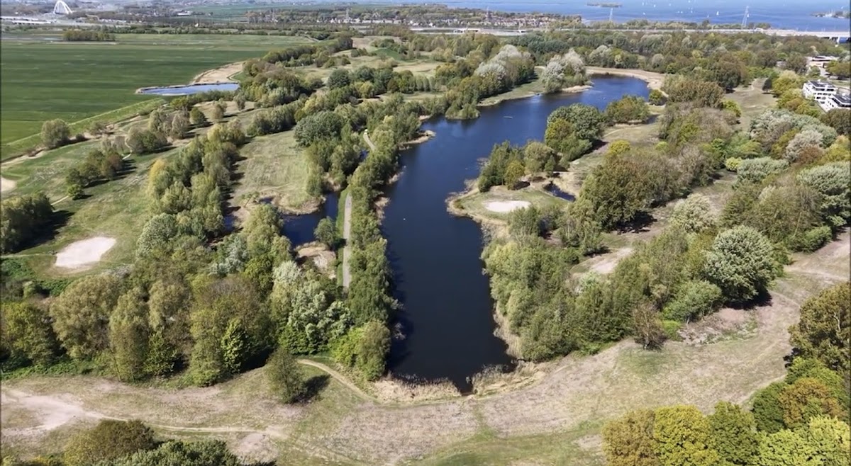 Naarden — Luchtfoto vestingstad met karakteristieke waterkanalen
