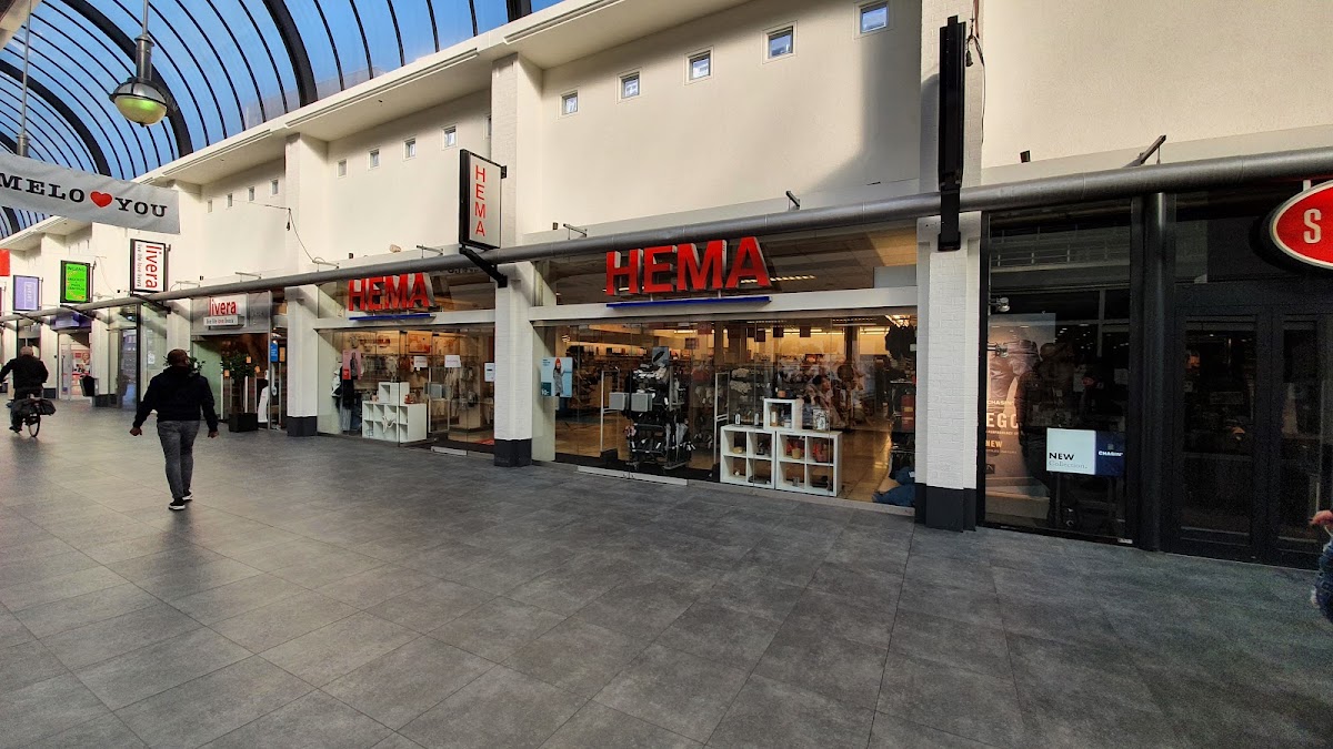 HEMA Almelo — HEMA winkel in winkelcentrum overdag