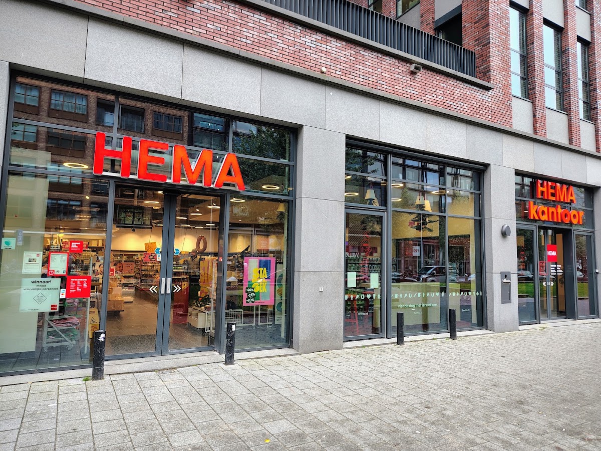 HEMA Amsterdam NDSM-straat — HEMA winkelfront met grote ramen