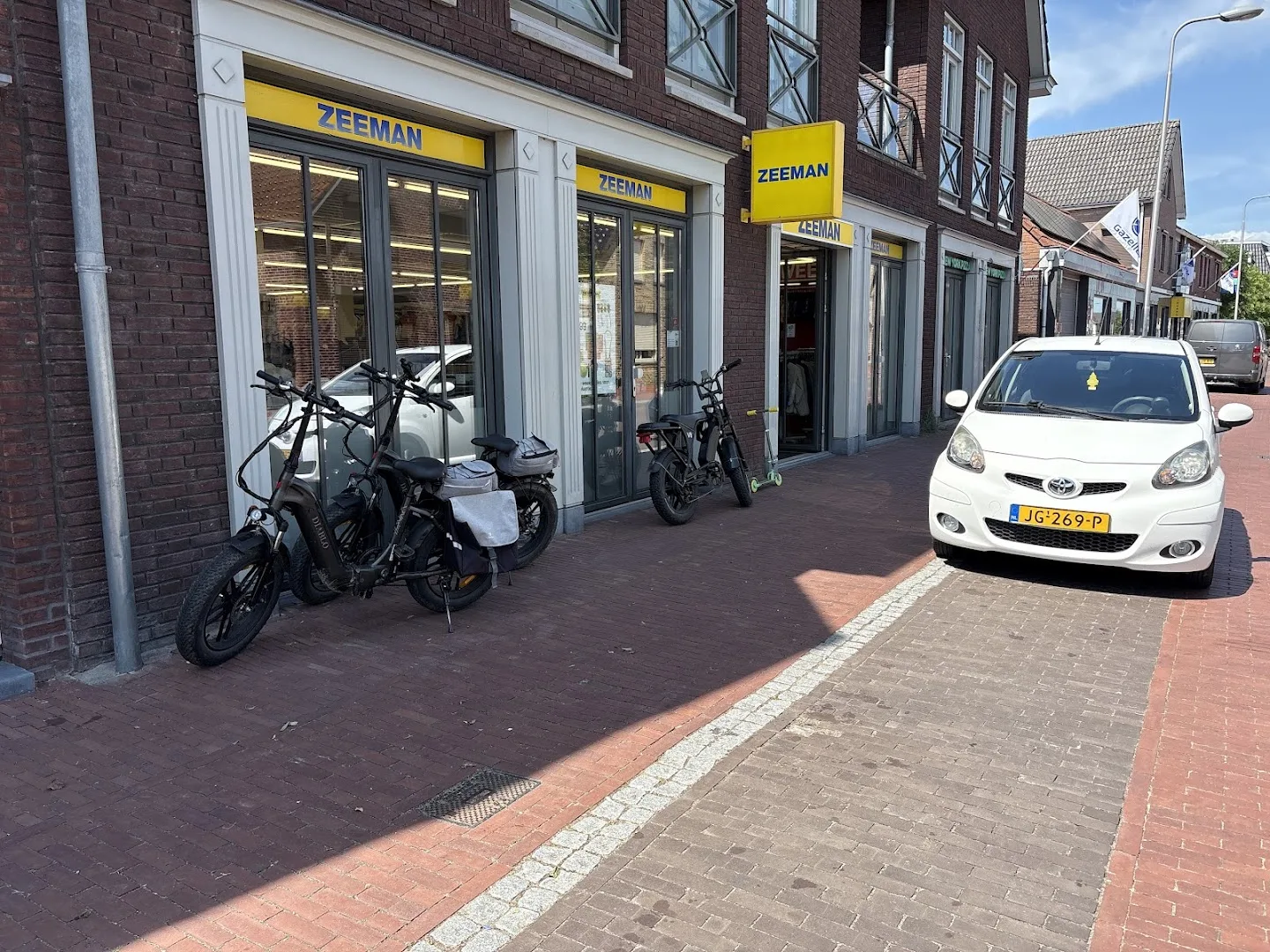 Zeeman Sint Willebrord Dorpsstraat — foto 8