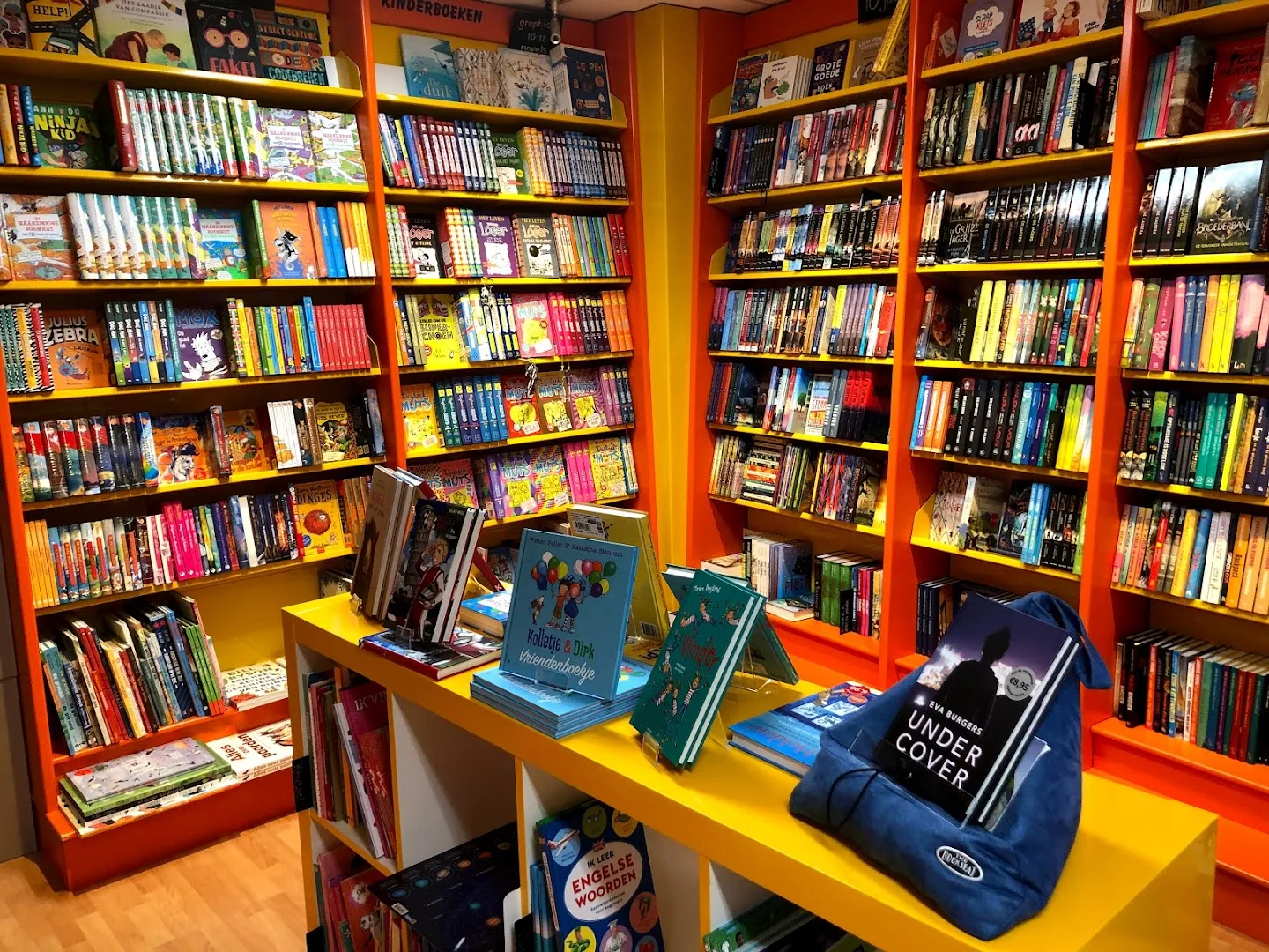 Boek- en Kantoorboekhandel Schellen — foto 3
