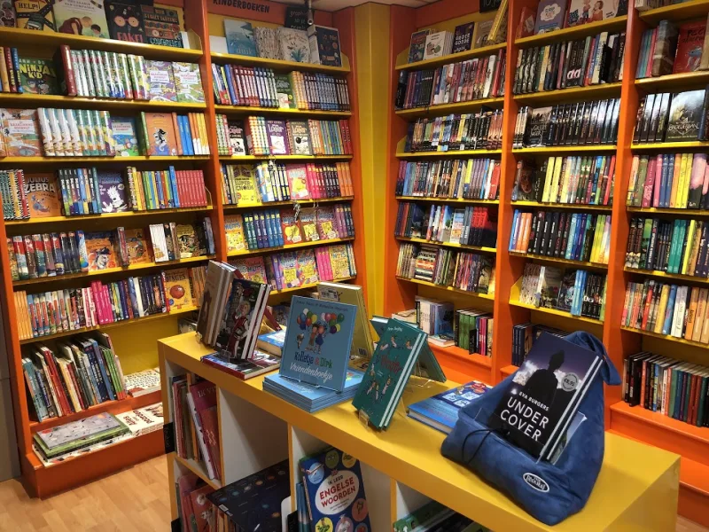 Boek- en Kantoorboekhandel Schellen — foto 3