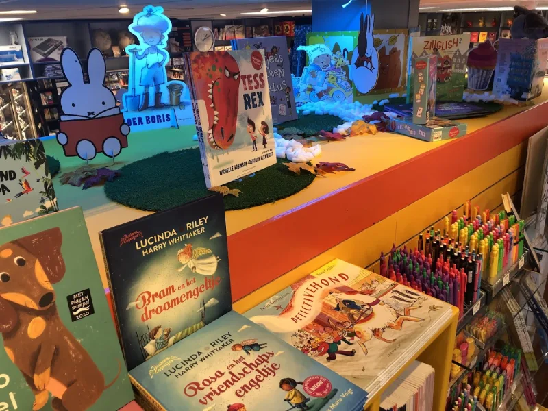 Boek- en Kantoorboekhandel Schellen — foto 5