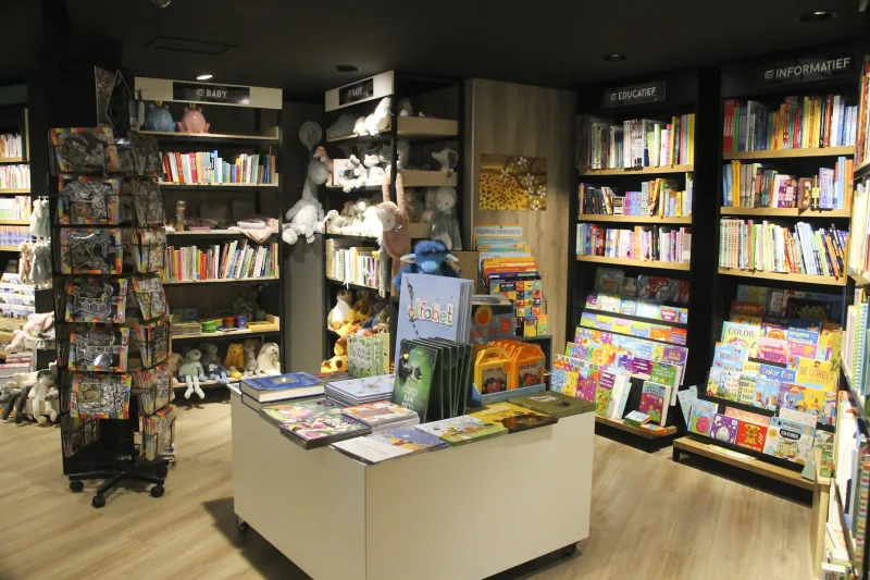 Boek- en Kantoorboekhandel Oonk — foto 3