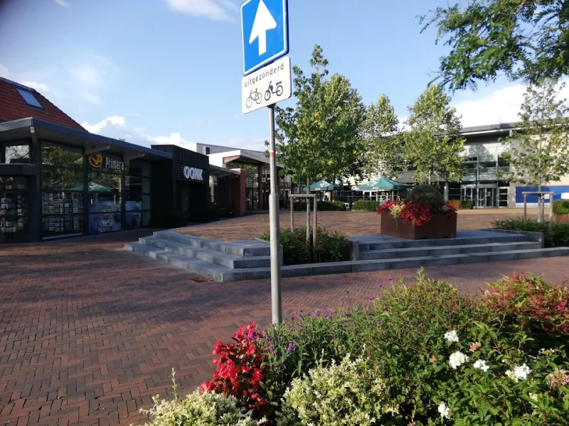 Boek- en Kantoorboekhandel Oonk — foto 6