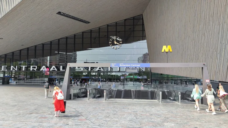 Relay Rotterdam Centraal Hal — foto 3
