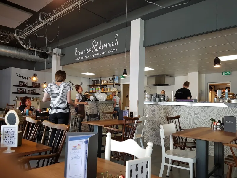 Van der Meer @ Brownies & Downies Katwijk (afhaalpunt, vooraf betaalde bestellingen) — foto 4