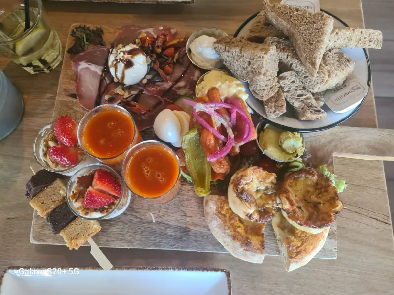 Van der Meer @ Brownies & Downies Katwijk (afhaalpunt, vooraf betaalde bestellingen) — foto 4