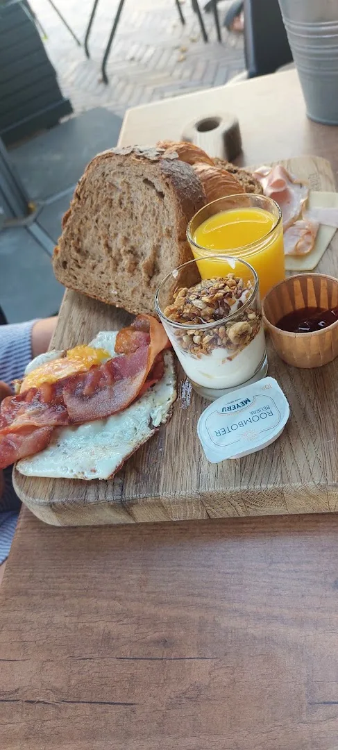 Van der Meer @ Brownies & Downies Katwijk (afhaalpunt, vooraf betaalde bestellingen) — foto 7