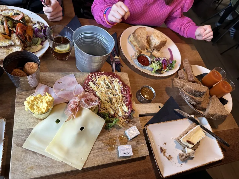 Van der Meer @ Brownies & Downies Katwijk (afhaalpunt, vooraf betaalde bestellingen) — foto 7