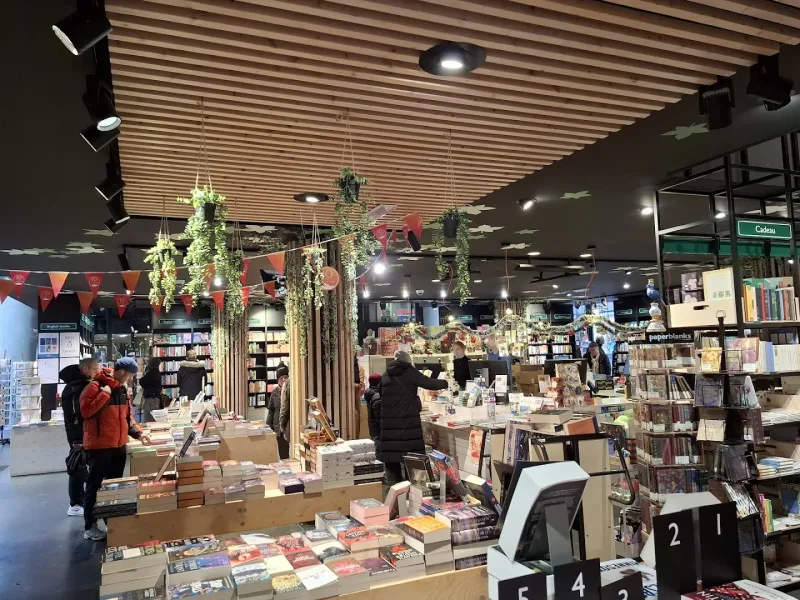 Van der Velde Boeken Groningen Grote Markt — foto 2