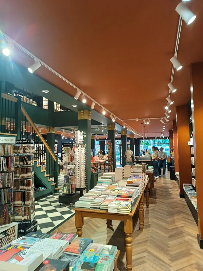 Van der Velde Boeken Groningen A-kerkhof — foto 5