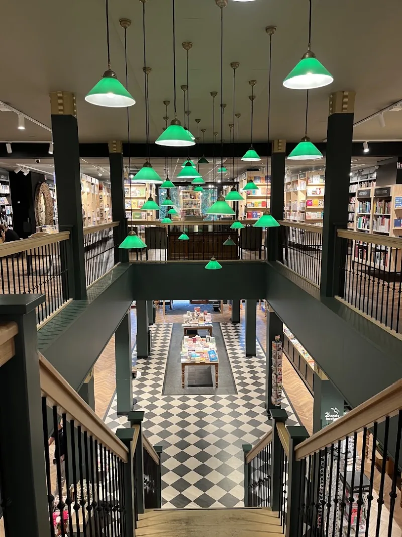 Van der Velde Boeken Groningen A-kerkhof — foto 6