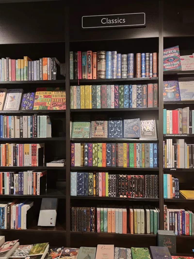 Van der Velde Boeken Groningen A-kerkhof — foto 7