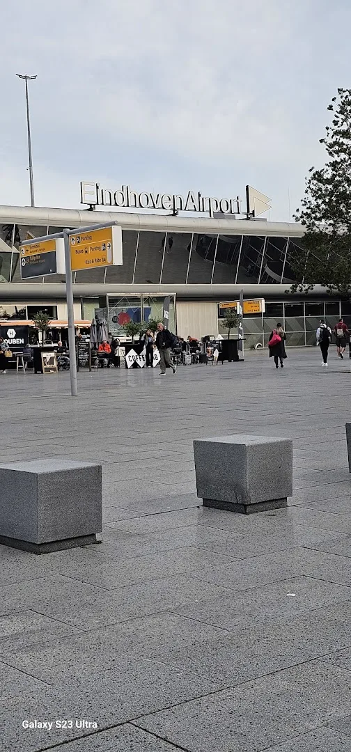 Relay Eindhoven Airport — foto 1