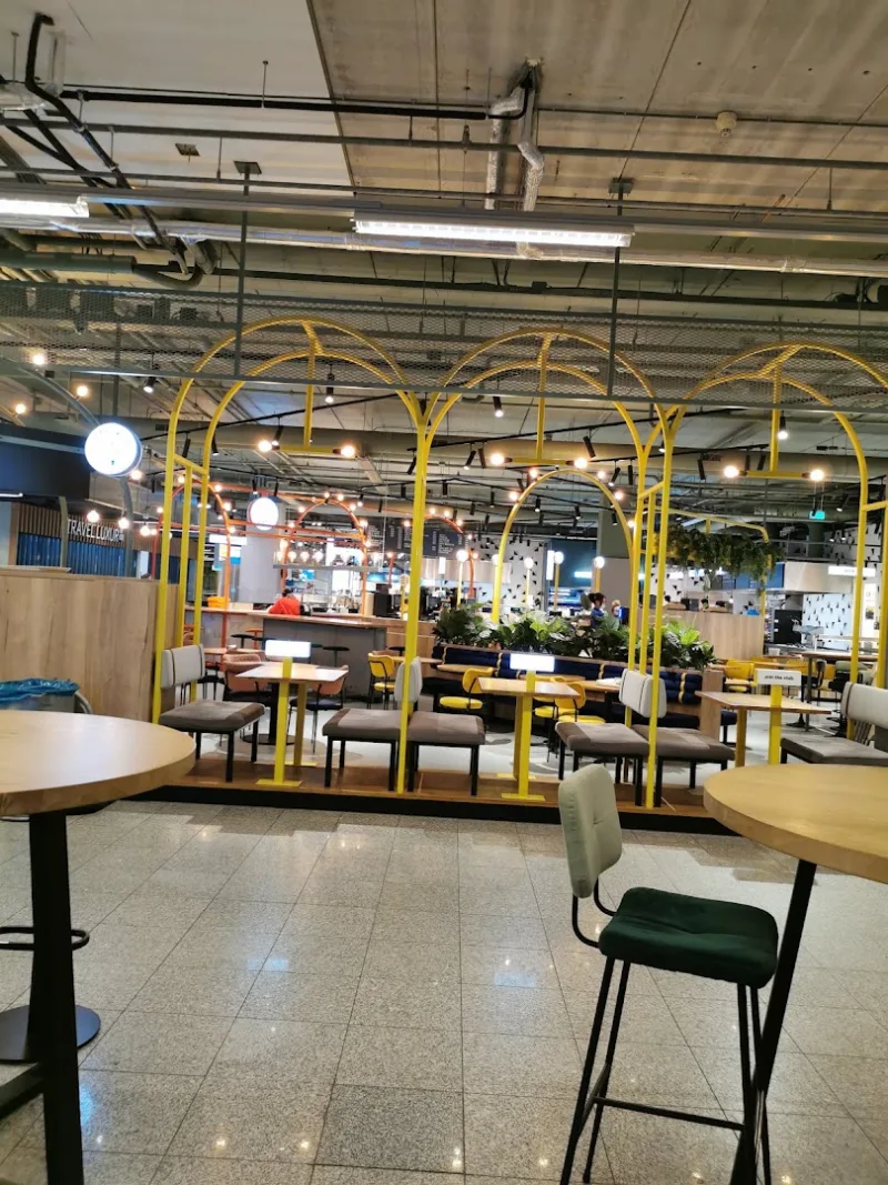 Relay Eindhoven Airport — foto 6