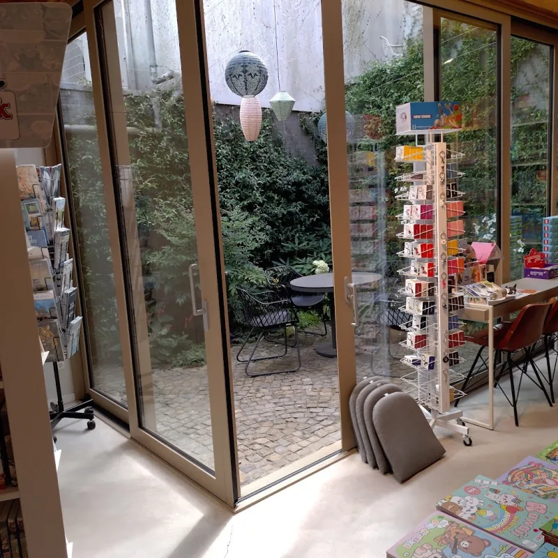 Boek- en Kantoorboekhandel Vives — foto 10