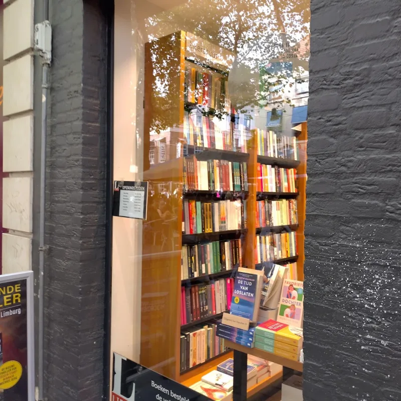 Boek- en Kantoorboekhandel Vives — foto 8