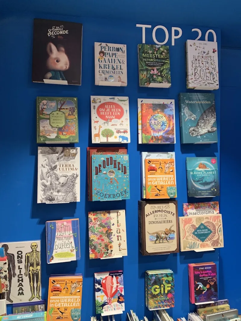 Boek- en Kantoorboekhandel Vives — foto 9