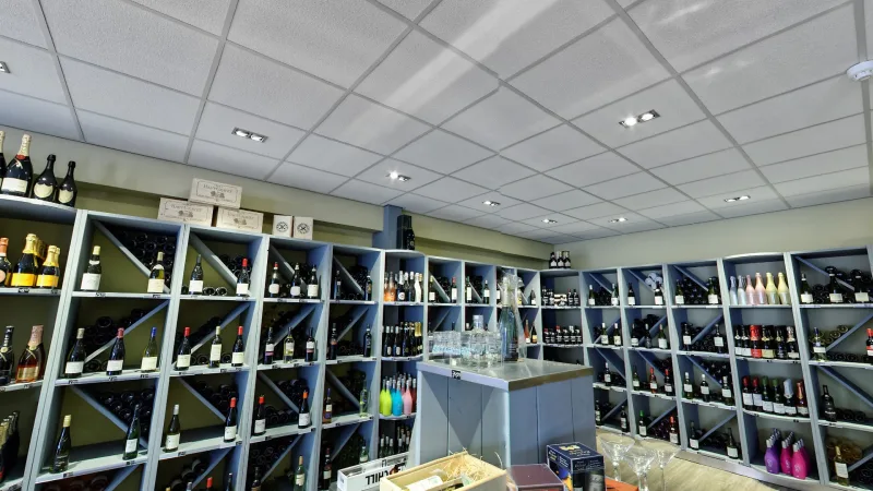 Wijnwinkel en slijterij Poldervaart — foto 3