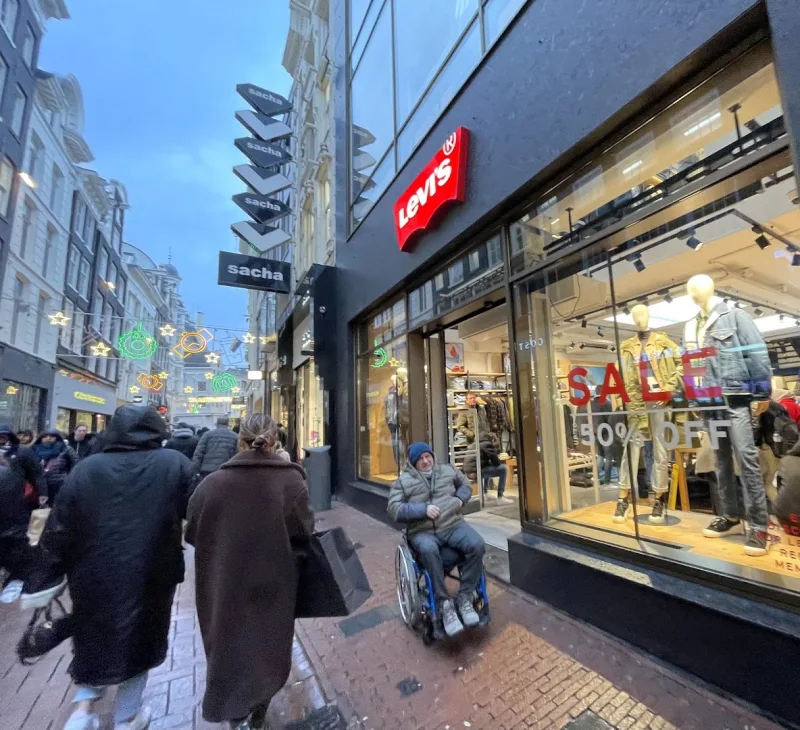 Levi's® Amsterdam Kalverstraat — foto 2