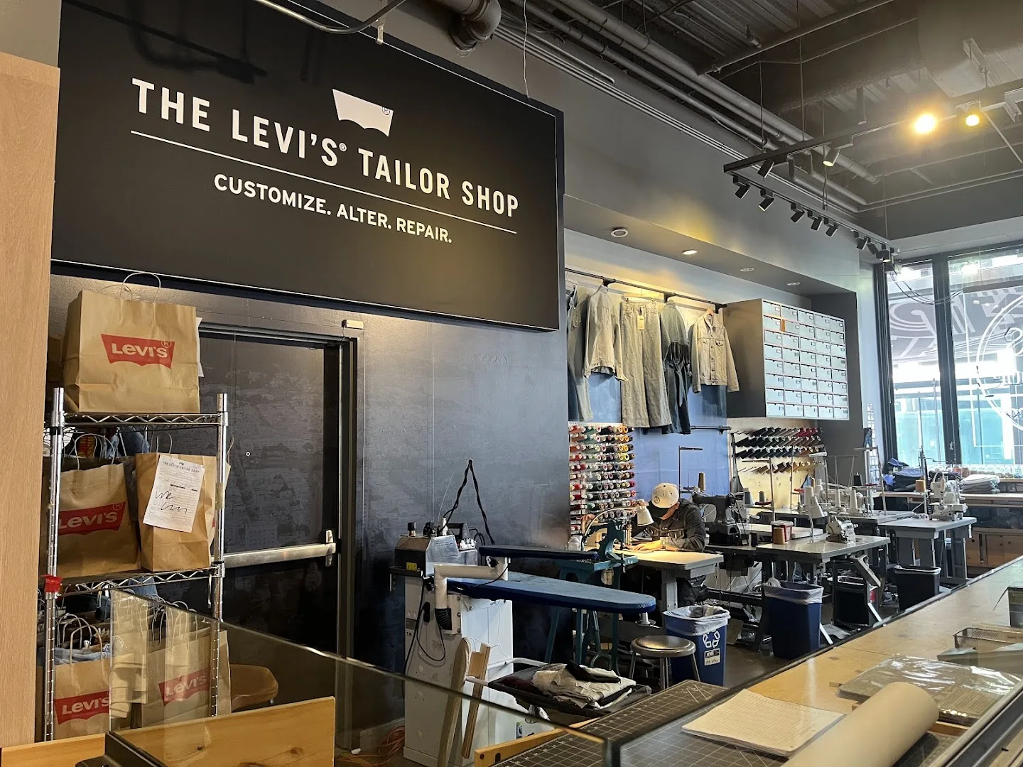 Levi's® Eindhoven — foto 3