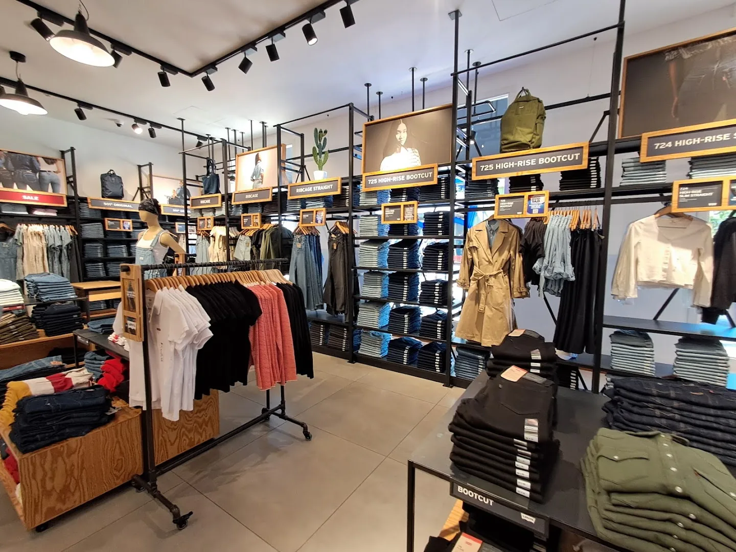 Levi's® Factory Outlet Bataviastad — foto 2