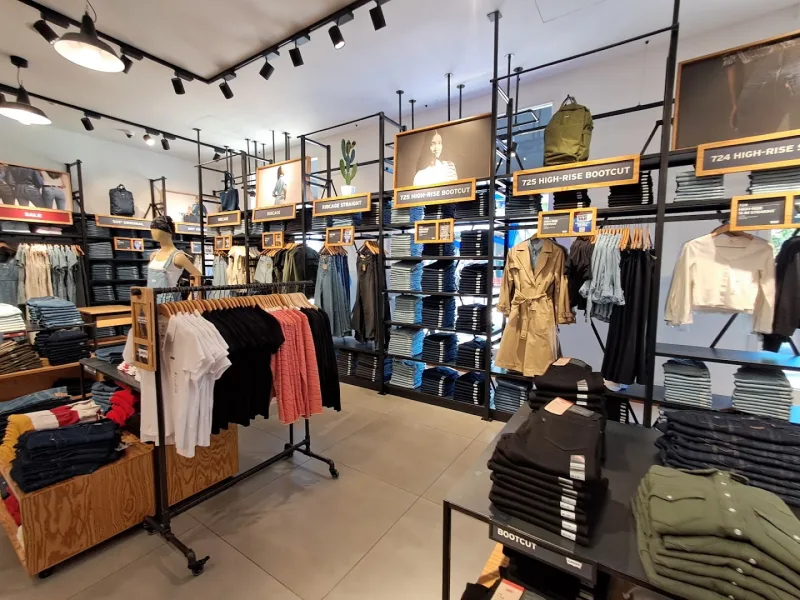 Levi's® Factory Outlet Bataviastad — foto 6