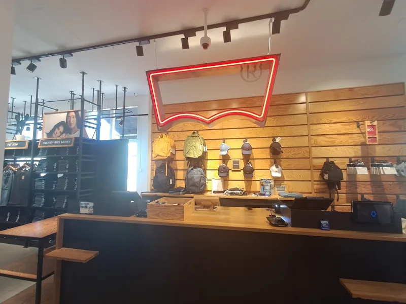 Levi's® Factory Outlet Bataviastad — foto 7