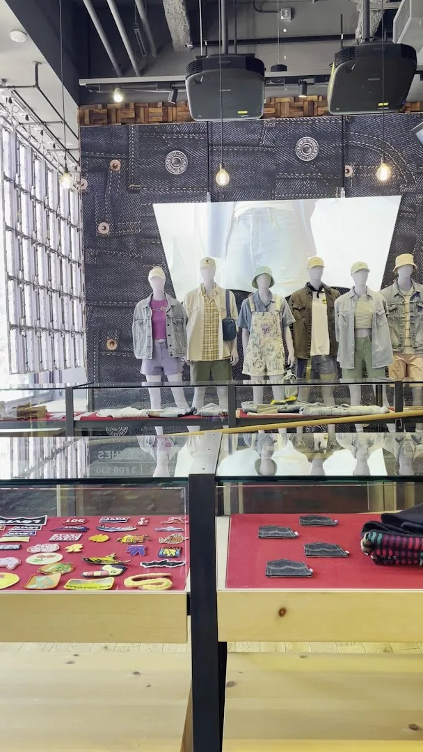 Levi's® Maastricht — foto 3