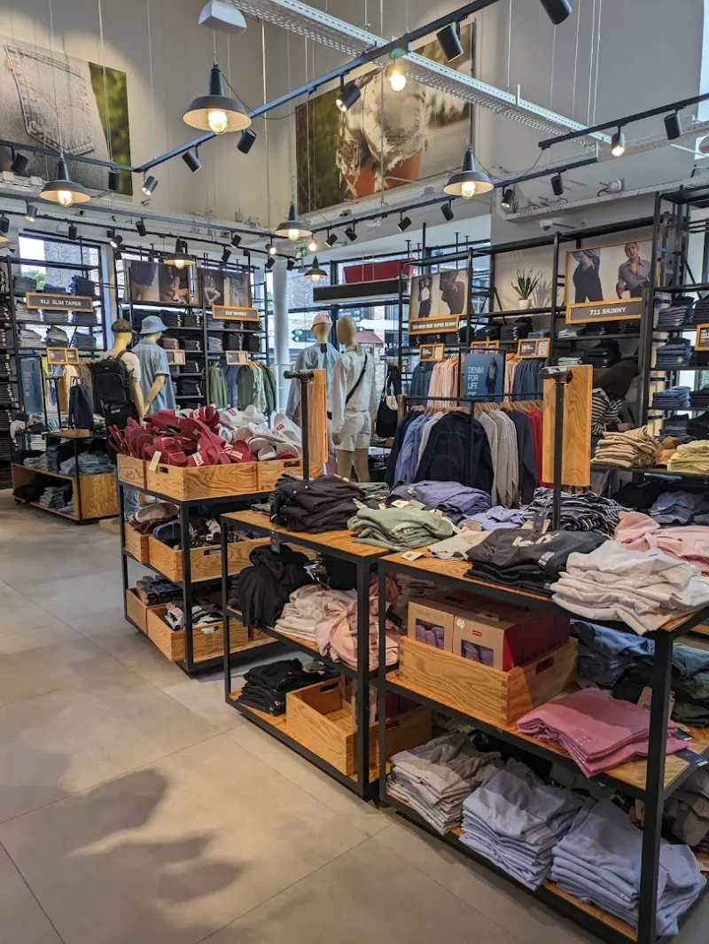 Levi's® Factory Outlet Roosendaal — foto 5