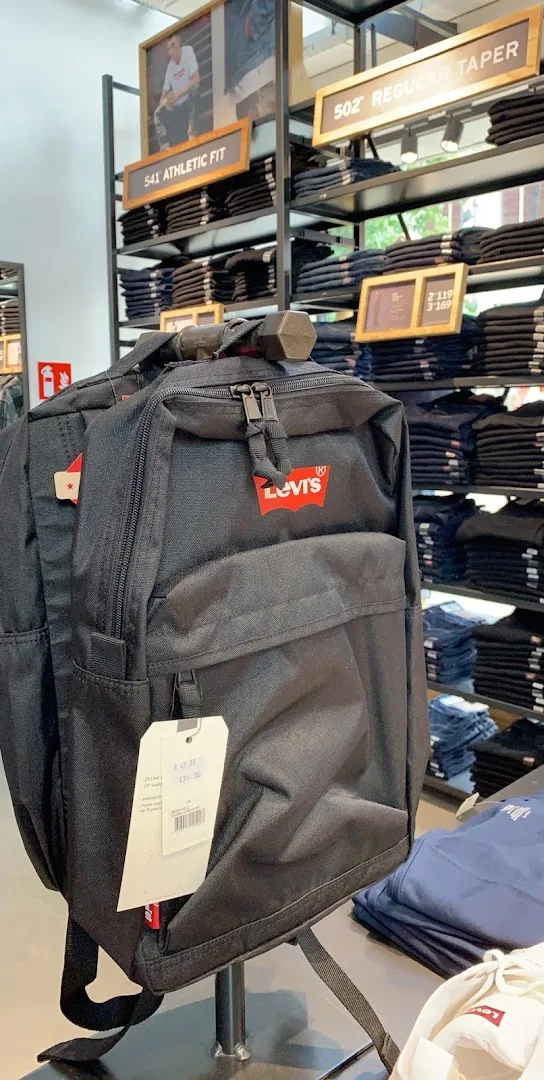 Levi's® Factory Outlet Roosendaal — foto 8