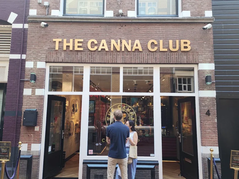 Pipoos Den Haag — foto 11