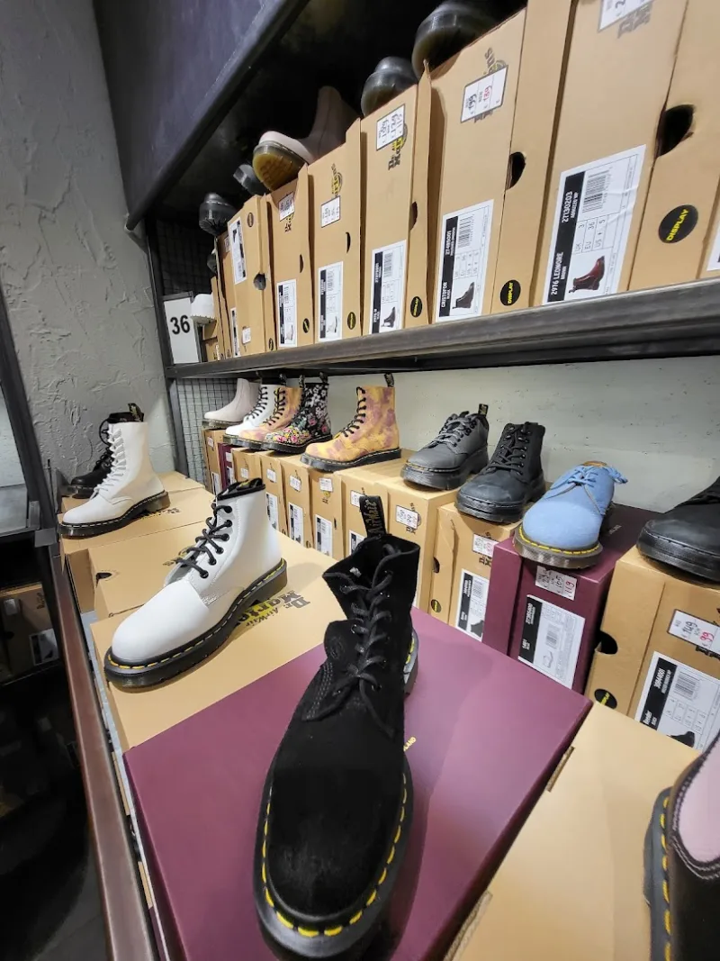 The Dr. Martens Store - Roermond (OUTLET) — foto 8
