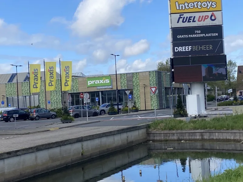 Beverwijk: Megastore & tuincentrum
