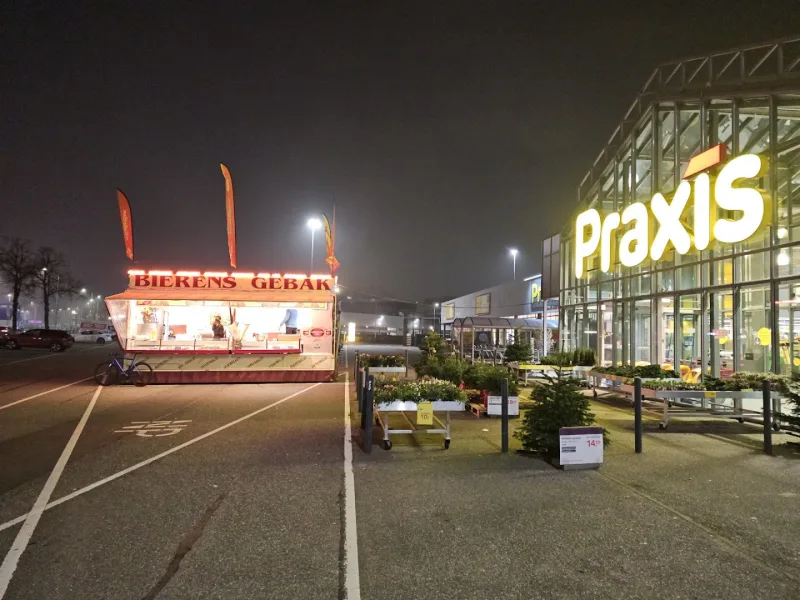 Eindhoven Hurksestraat: Megastore & tuincentrum