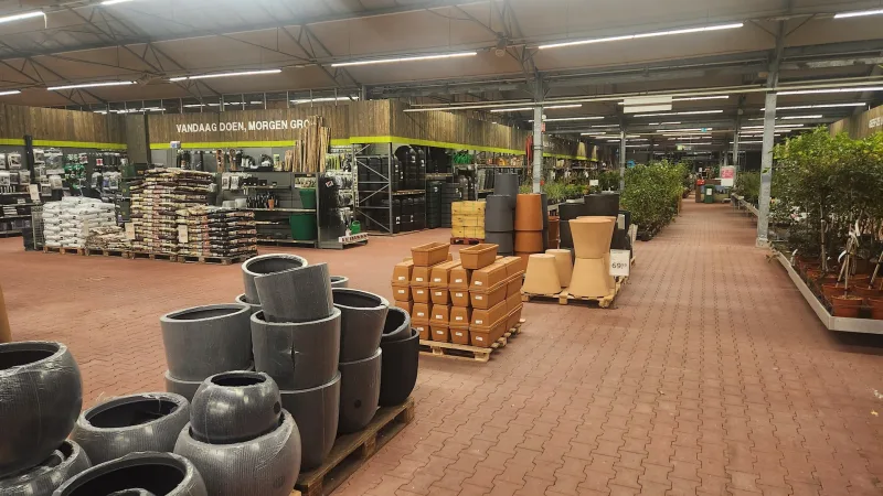 Groningen Damsterdiep: Megastore & tuincentrum — foto 7