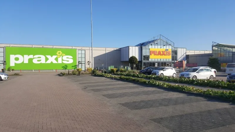 Leeuwarden Avondsterweg: Megastore & tuincentrum