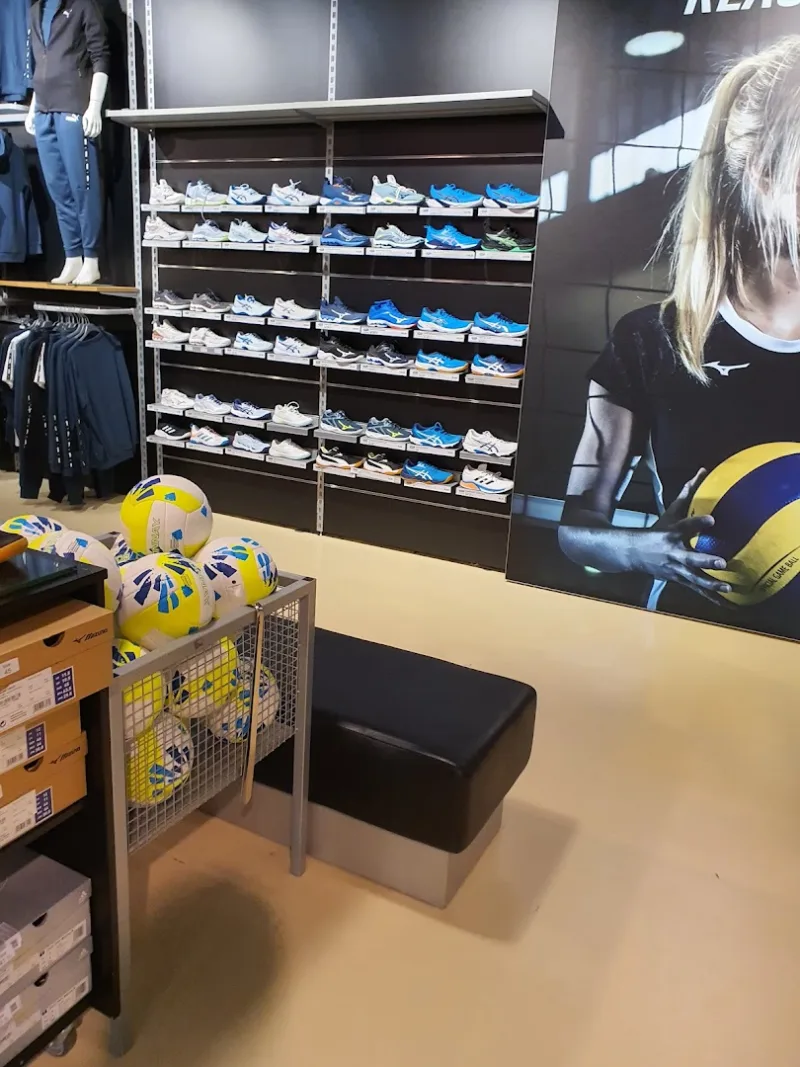 Roermond: Megastore — foto 5