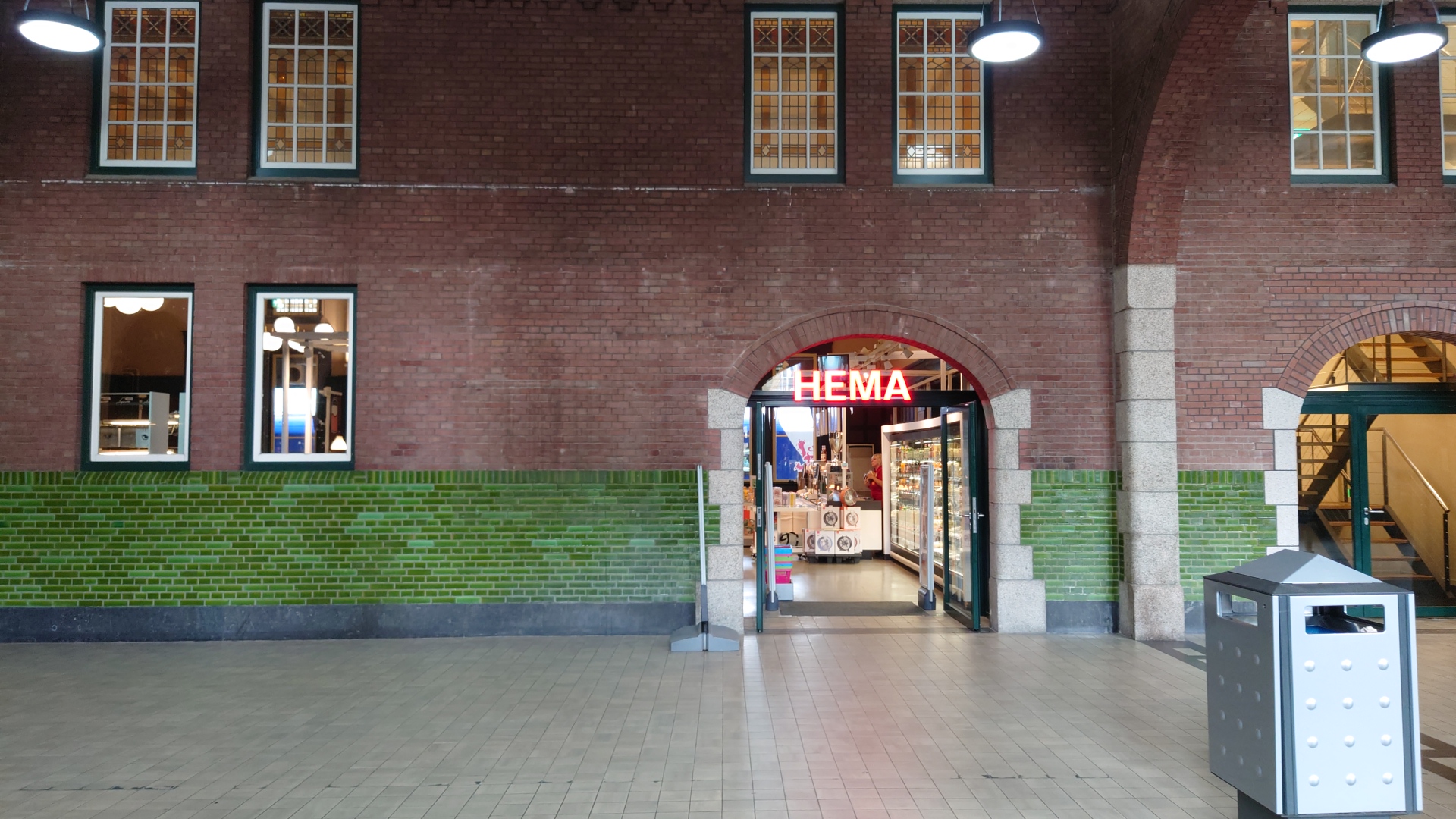 HEMA Centraal station Maastricht — foto 4