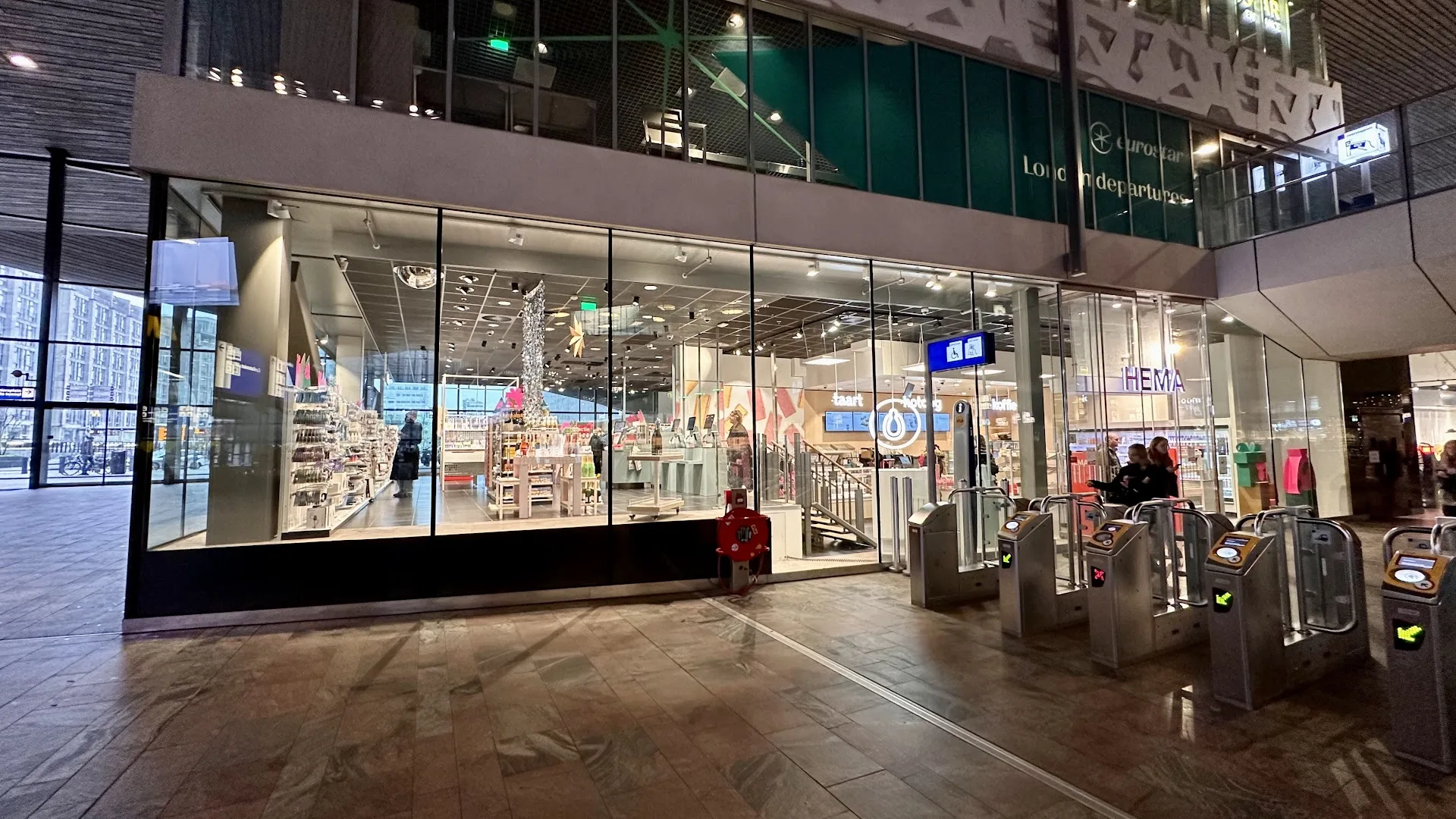 HEMA Centraal station Rotterdam — foto 5