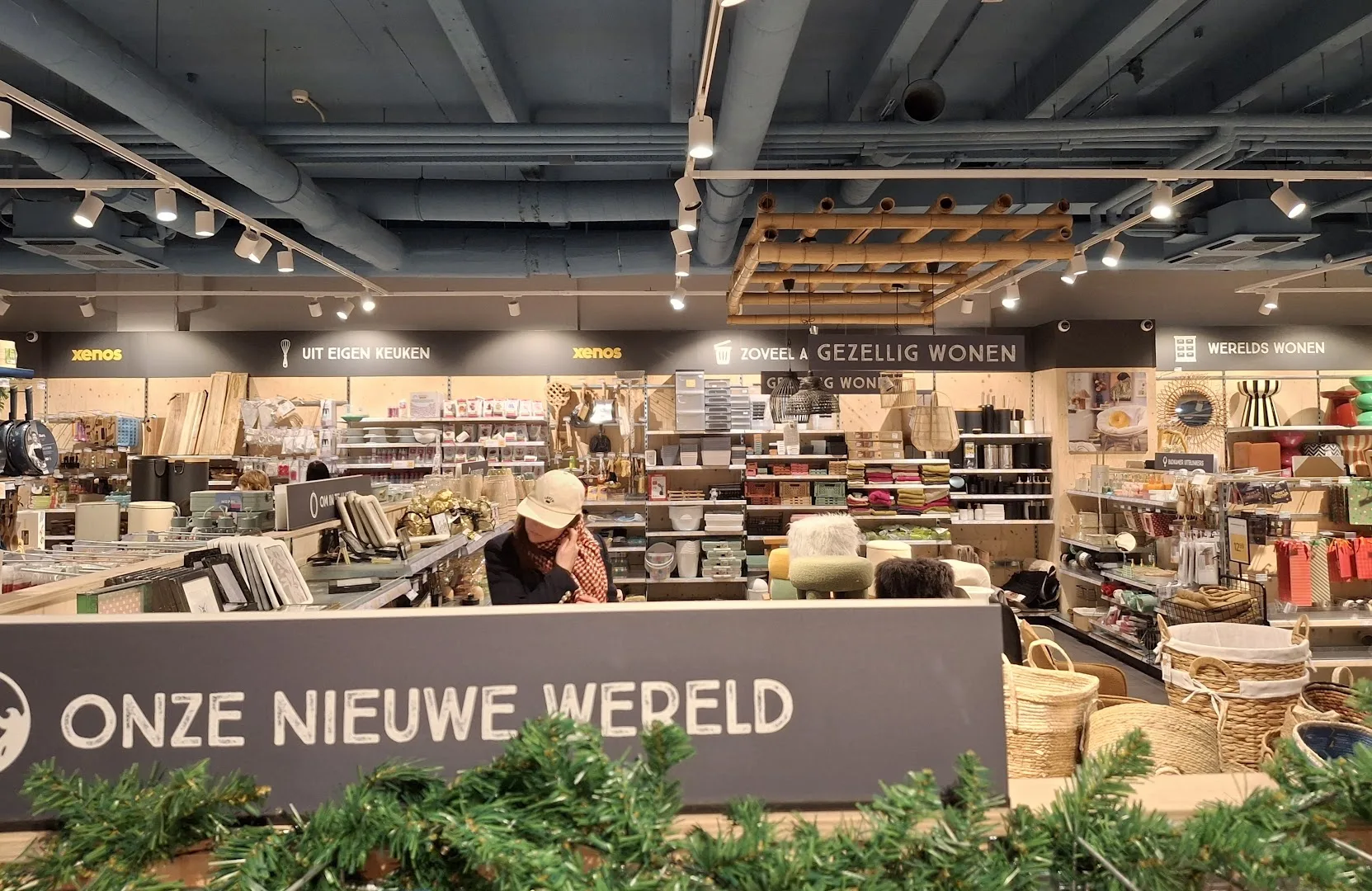 Xenos Hilversum — foto 8