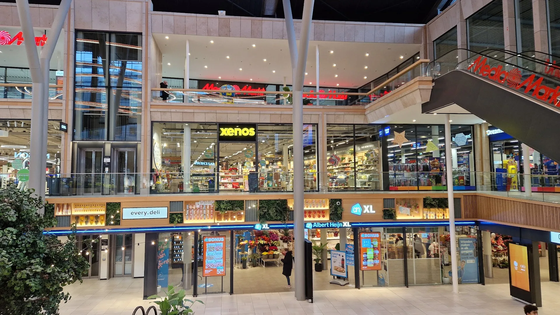 Xenos Hoofddorp — foto 1