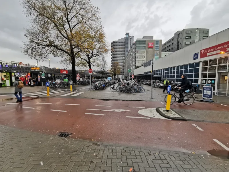 HEMA Amsterdam Centraal Station — foto 11